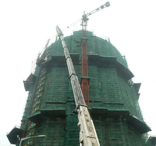 齐齐哈尔吊车在工地上作业